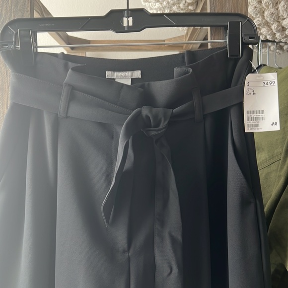 H&M tie-front pants. NWT, never worn. Black size 8 - Picture 3 of 4